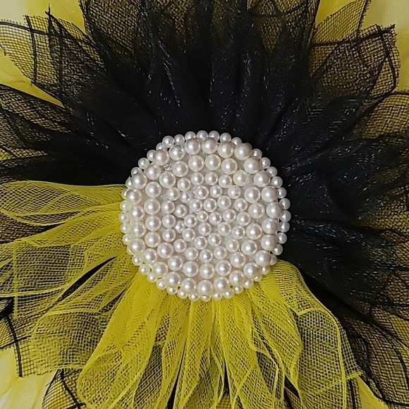 Black & yellow/white year round door wreath - Picture 3 of 3